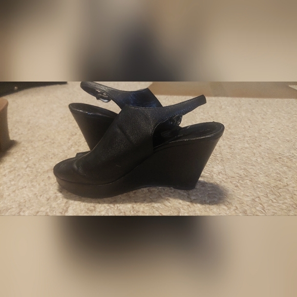 Sz 7 black leather wedges - Picture 1 of 3